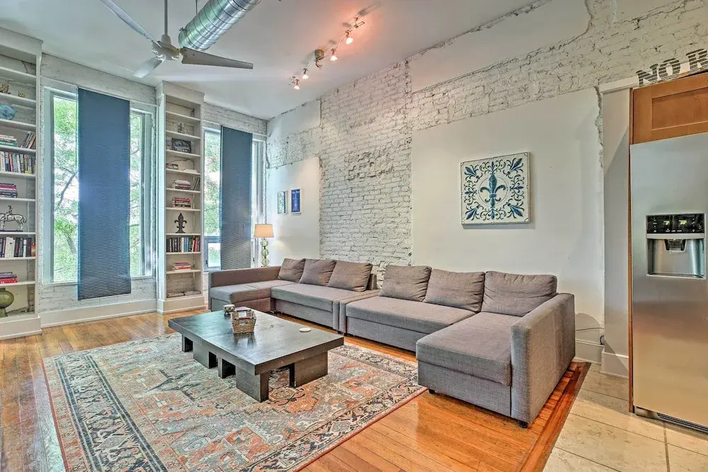 Walk to Dtwn Distilleries: Nulu Art District Loft