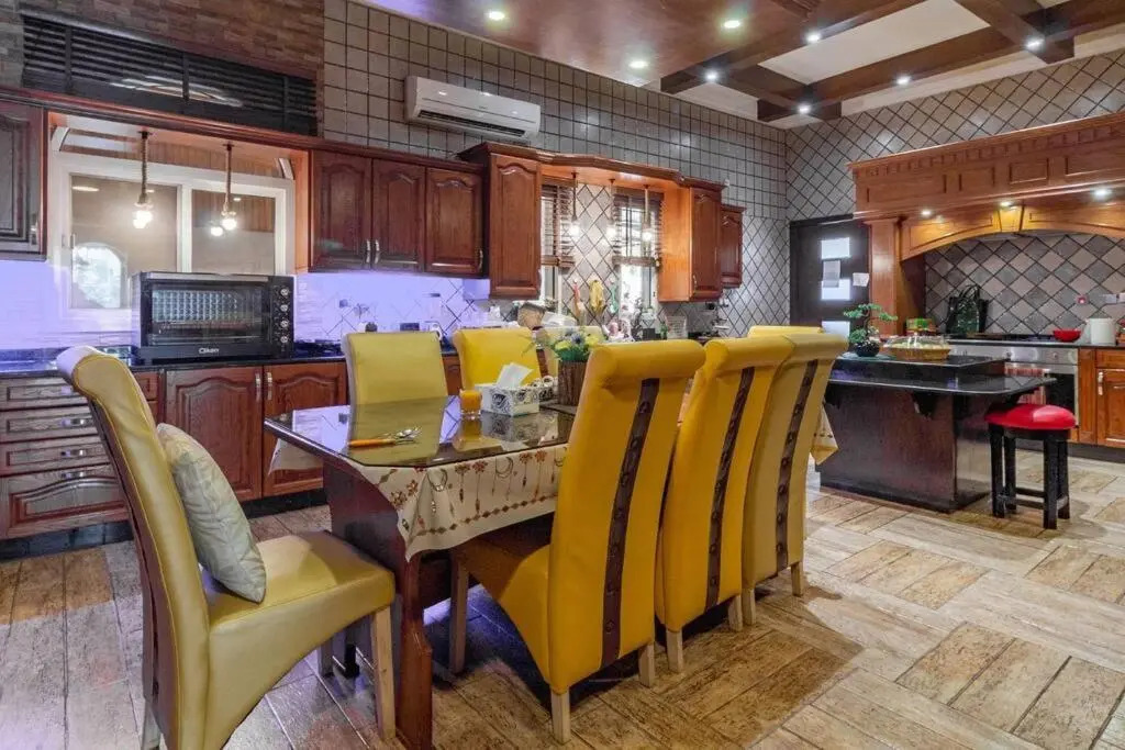 Cheerful 5-Bedroom Villa with Pool