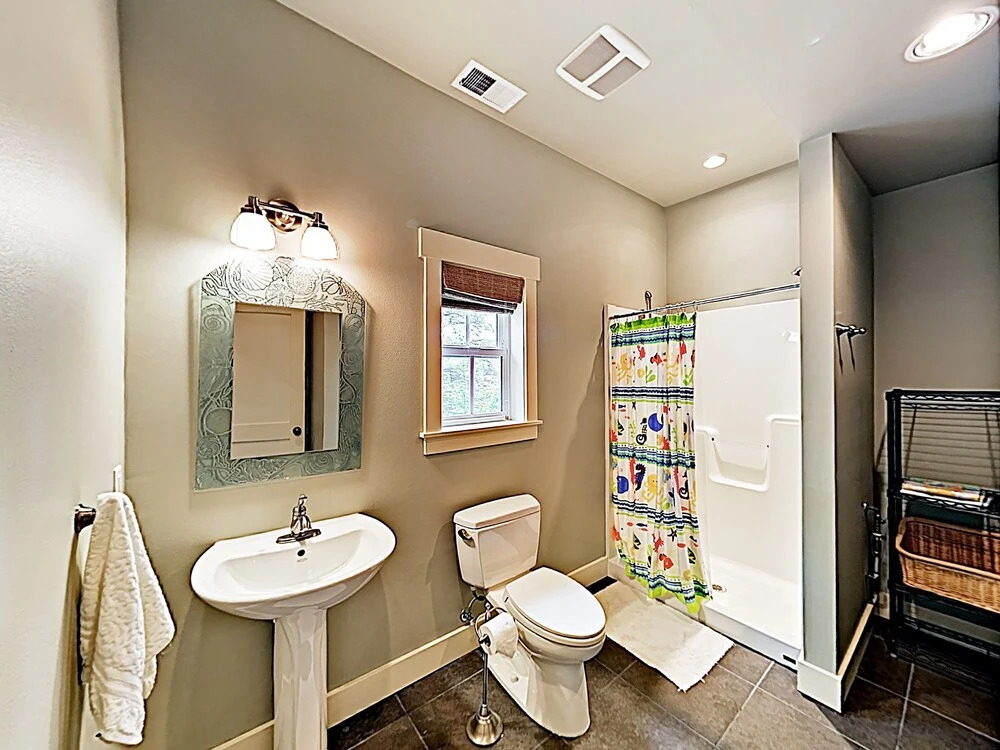 New Listing! Riverfront Dream - Walk To Beach! 6 Bedroom Home