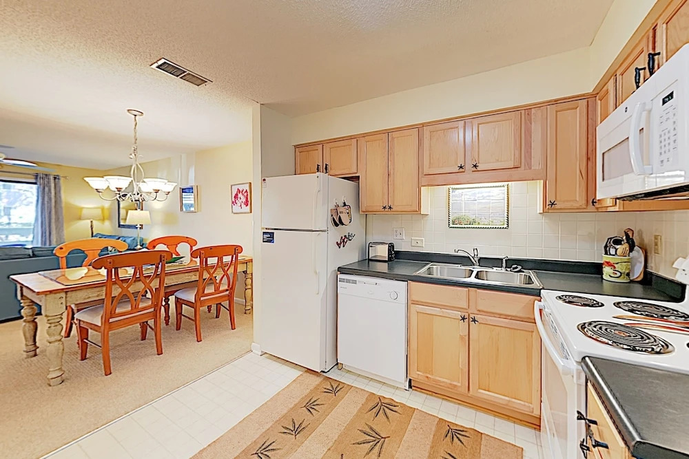 New Listing! Ground-floor W/ Pools, Tennis 2 Bedroom Villa