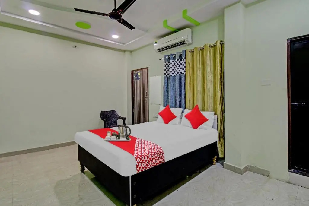 Oyo Flagship 93139 Green Lodging And Boarding