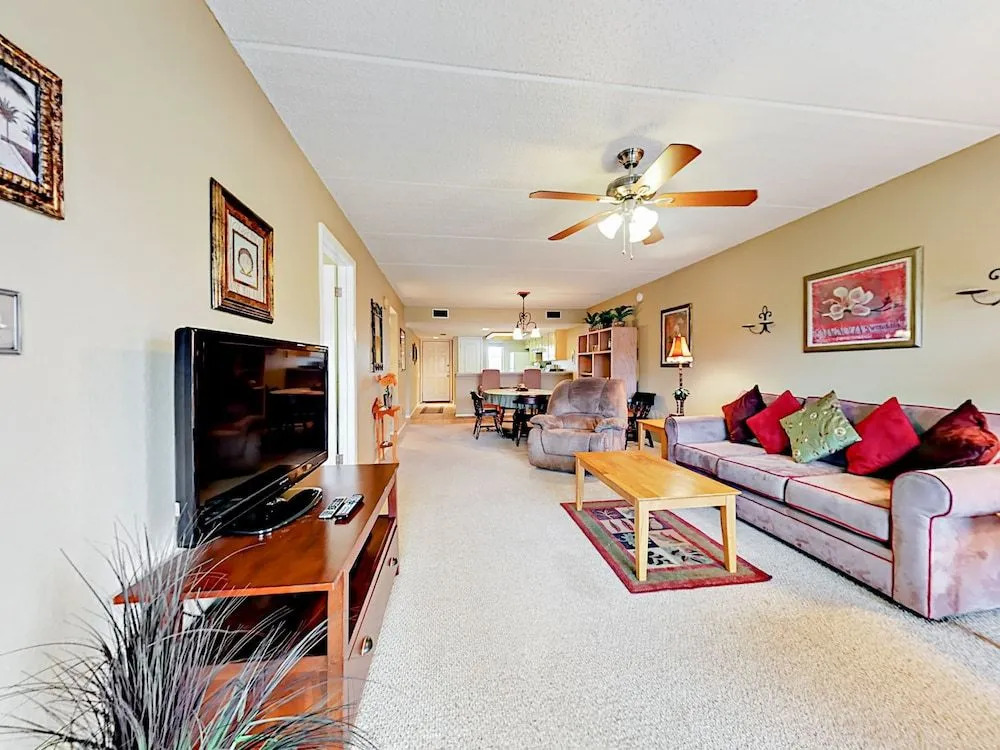 2BR w/ Pools & Gulf Views