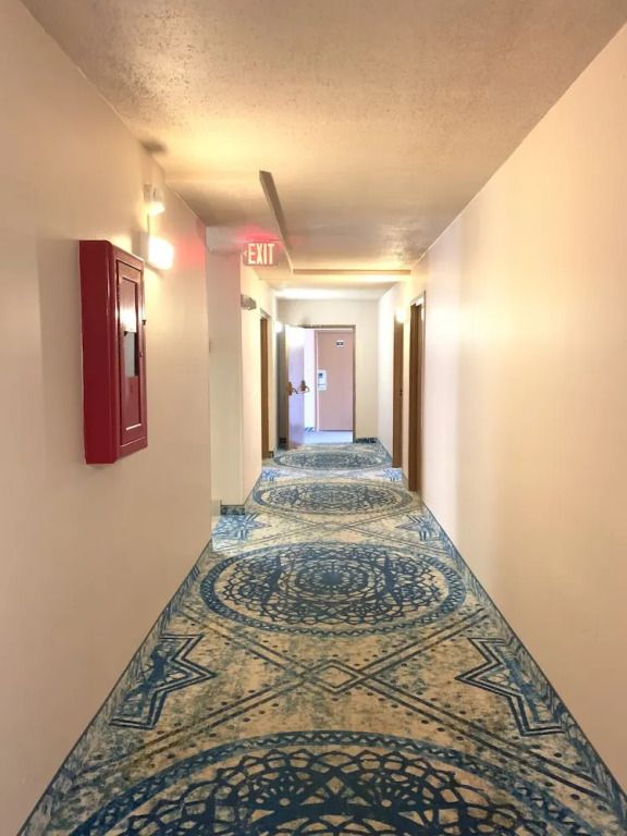 Freeway Inn