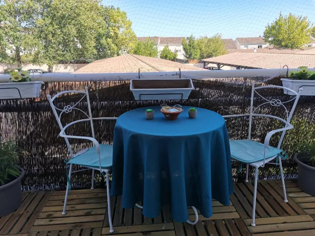 "CHEZ AURELIE" T2 COSY 54m2 1ch parking balcon PESSAC