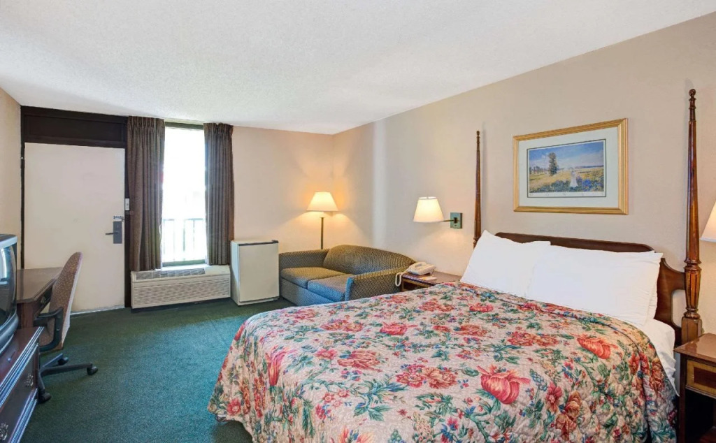 Days Inn by Wyndham Cornelius Lake Norman