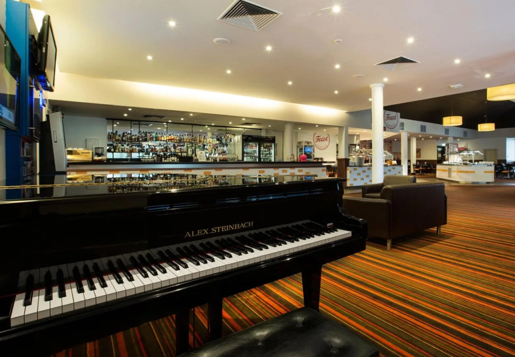 Nightcap at Gateway Hotel