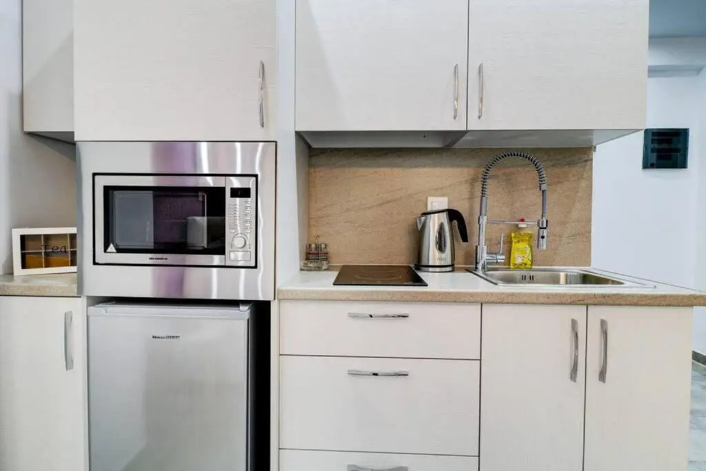 Purple- Lux Studio 2 From Metro Petralona