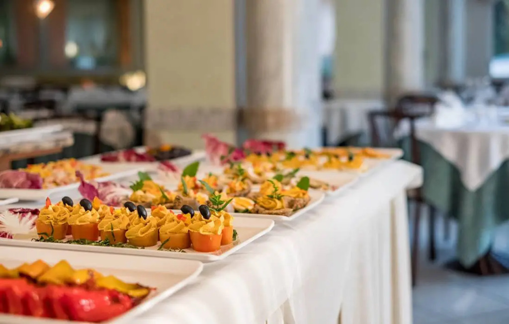 Hotel Villa dei Fiori - sul mare con piscina