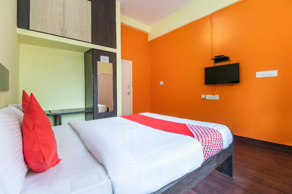 OYO Flagship 71828 HOTEL GURU