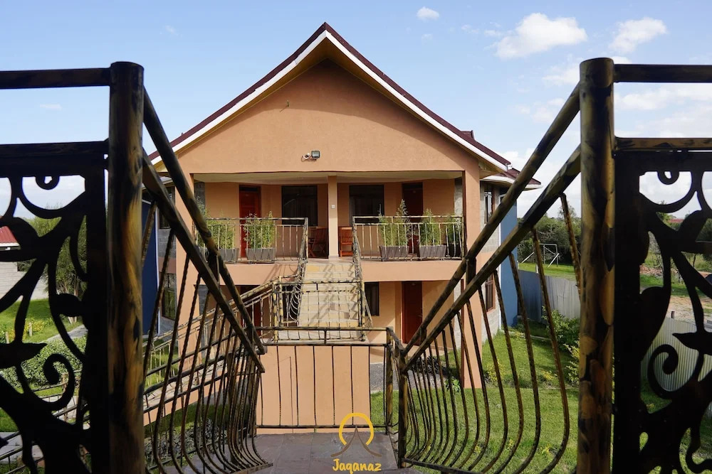 Jaqanaz Resort