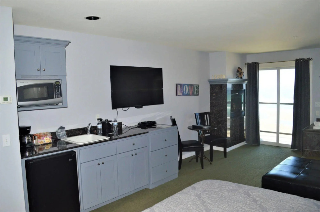 Starfish Manor Oceanfront Hotel