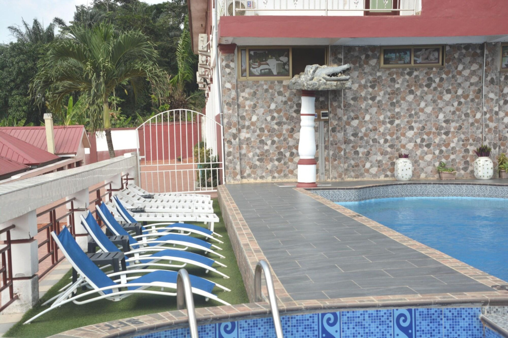 Royal Lee'S Hotel