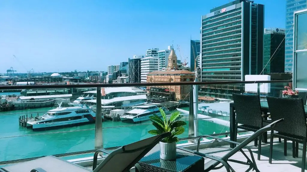 All New Lux Panoramic Sea-view Penthouse on Princes Wharf