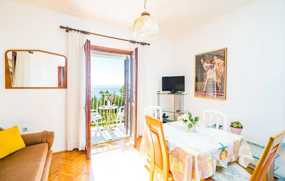 Nice Apartment in Zaton With 2 Bedrooms and Wifi