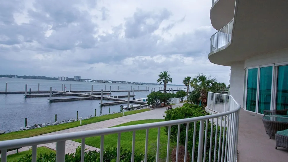 Condo With Bay View and Media Room - Unit Crb0107