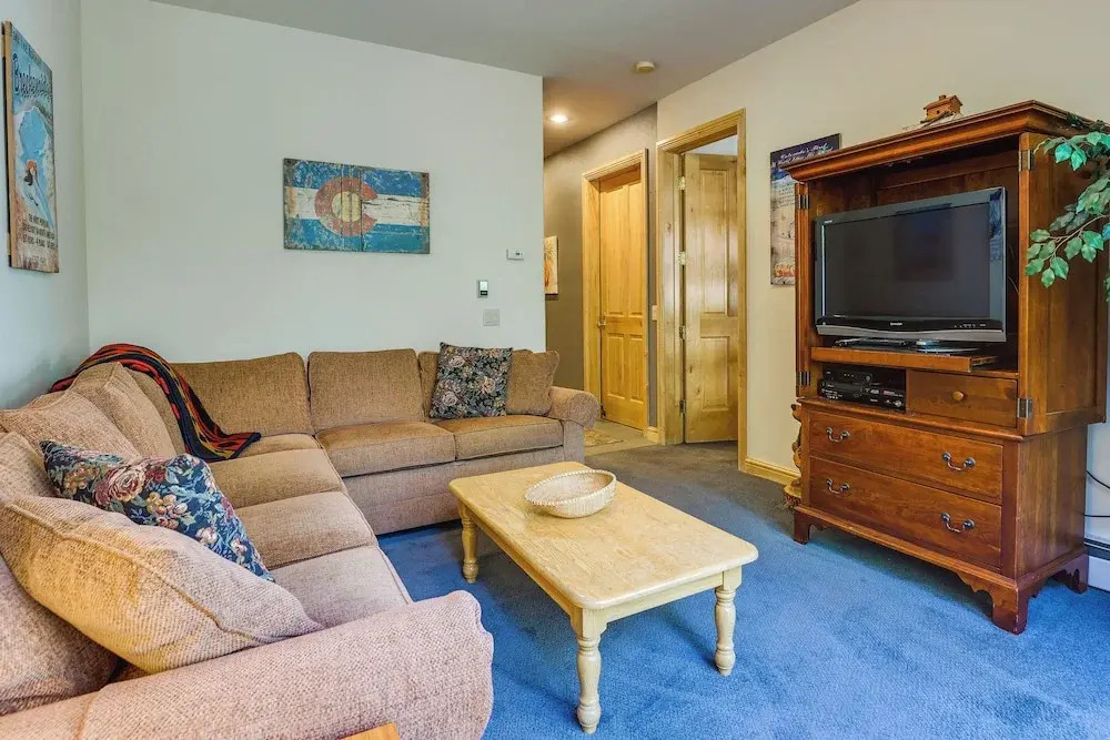 Walk to Ski Lifts: Townhome w/ Hot Tub in Keystone