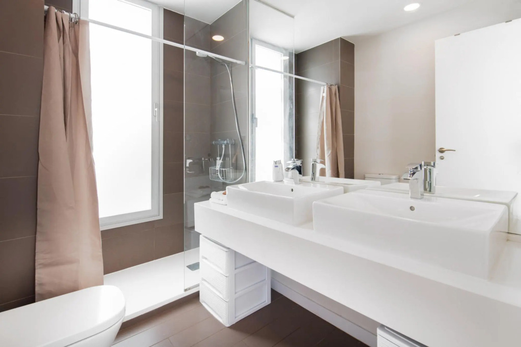 LM352B- Spacious family penthouse with sea view