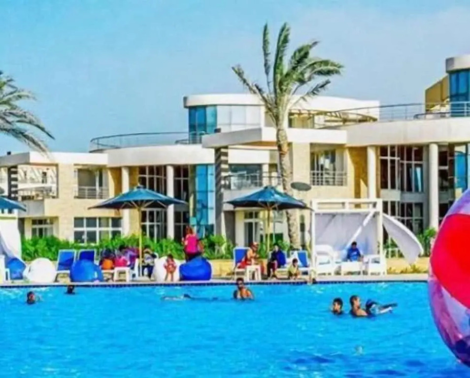 Marseilia Beach 4 - Families Only