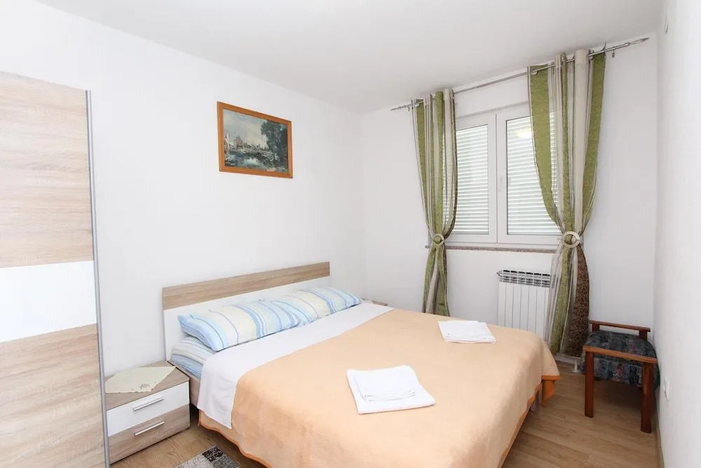Apartment Stipe