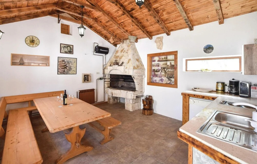 Awesome Home in Seget Donji With Sauna, Wifi and 2 Bedrooms
