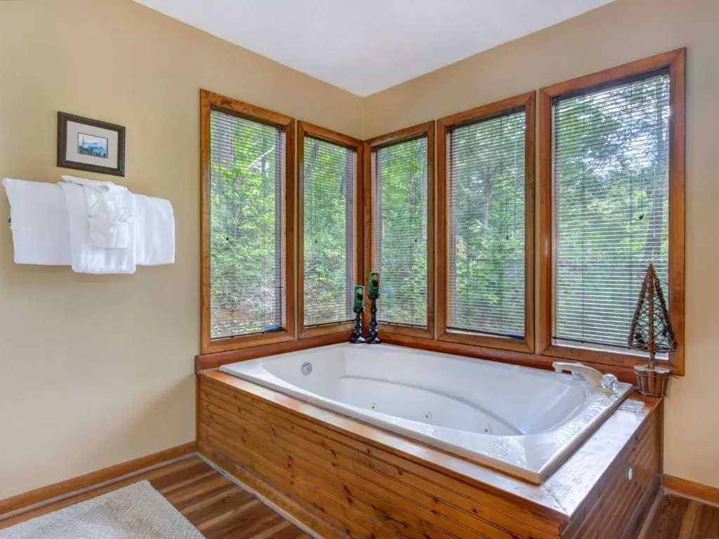 Between Here & There, 3 Bedrooms, Sleeps 6, Views, Hot Tub