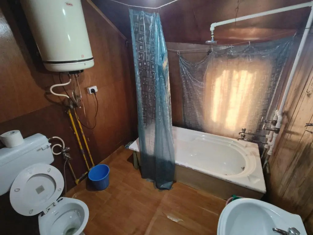Houseboat New Suzan