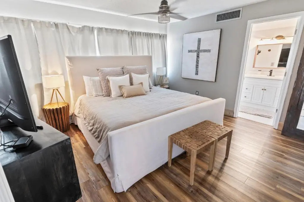 TOWER 2 MASTER SUITEs, 2 KINGS BEDS, MARINA