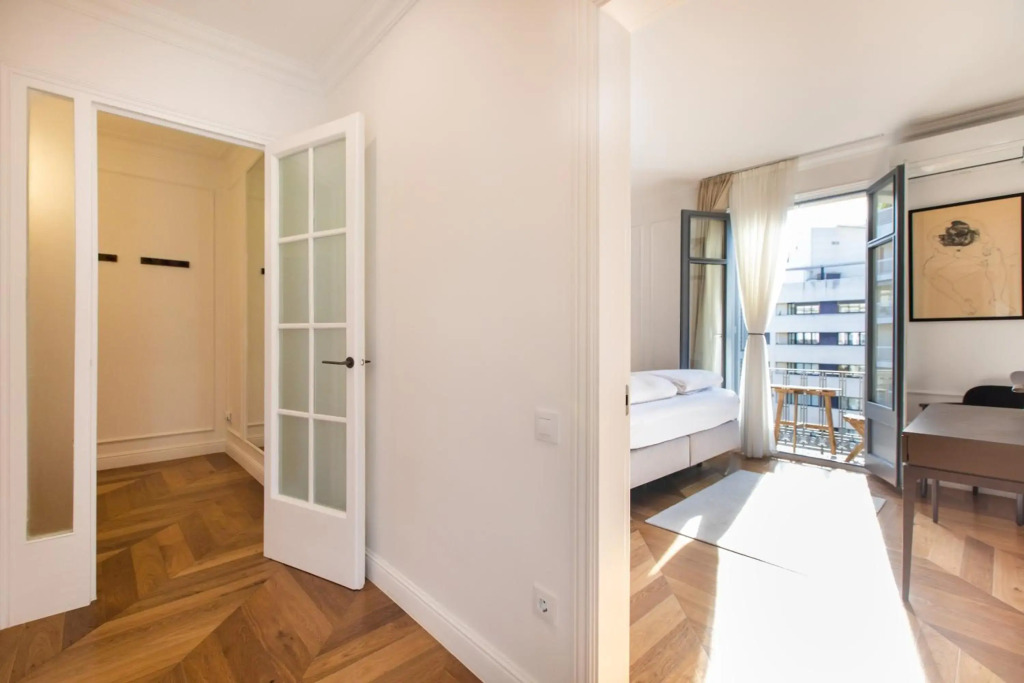 Majestic 4BR/4BATH apartment in Sagrada Familia area