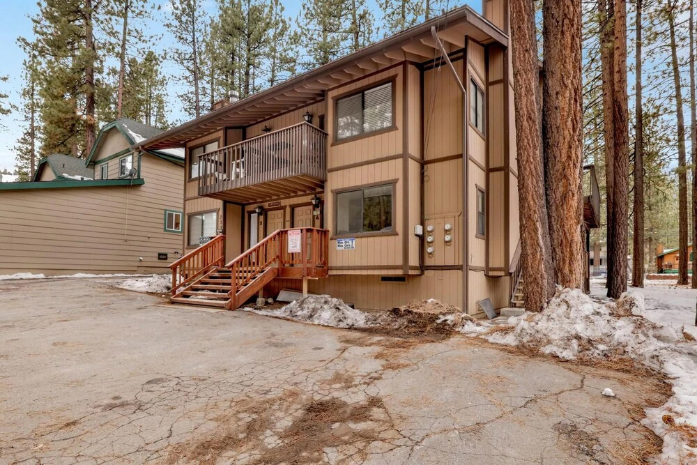 Summit Vellucci 744 by RedAwning