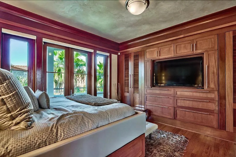 OLYMPIA CORAL SUITE 3 Bedroom Holiday Home by Five Star Properties