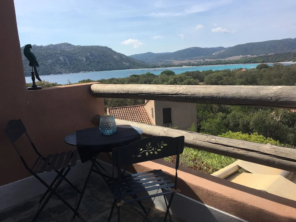 Residence Bellavista à Santa Giulia, proche de la plage et vue mer