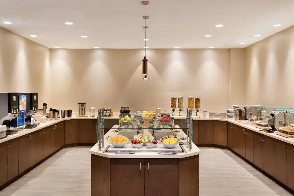 Hilton Phoenix Suites