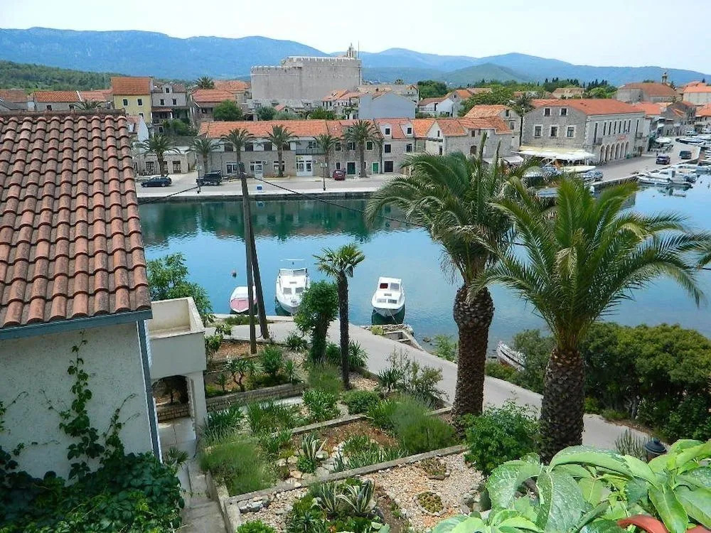 Apartments and Rooms Darinka