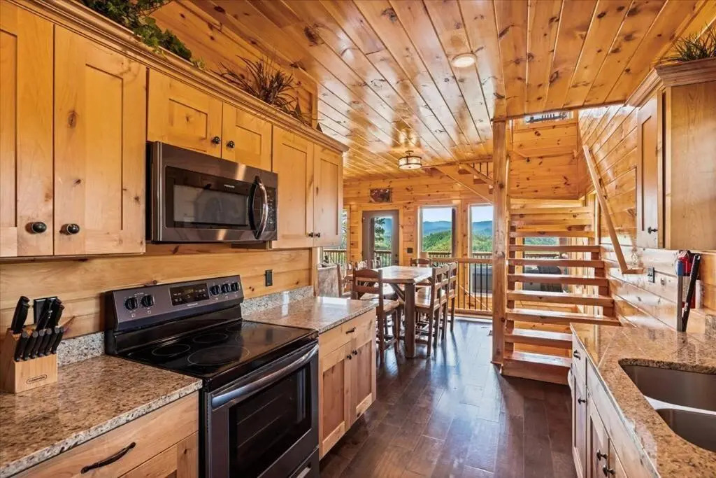 Amazing 3 Bedroom Cabin with Incredible Views
