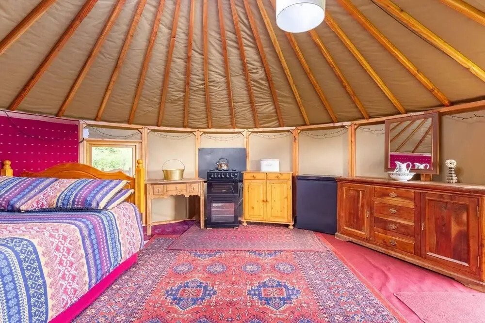 Roundhouse Yurt, Stunning Views, Totnes Dartmouth