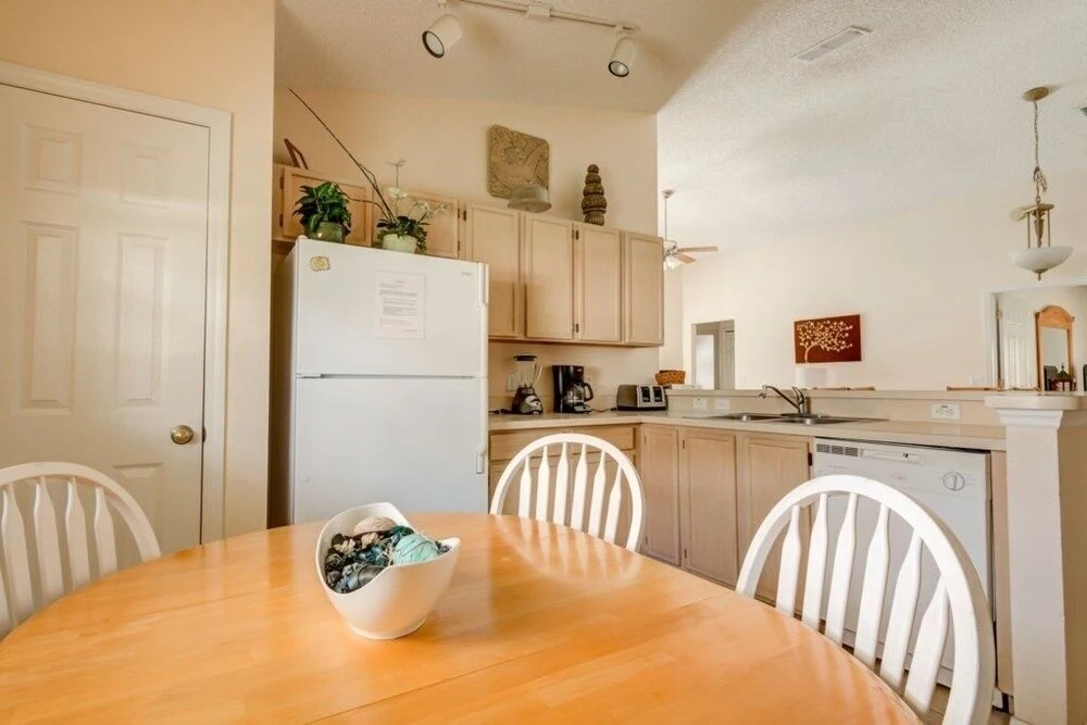 South Facing/pet Friendly Pool ! 5 Bedroom Home