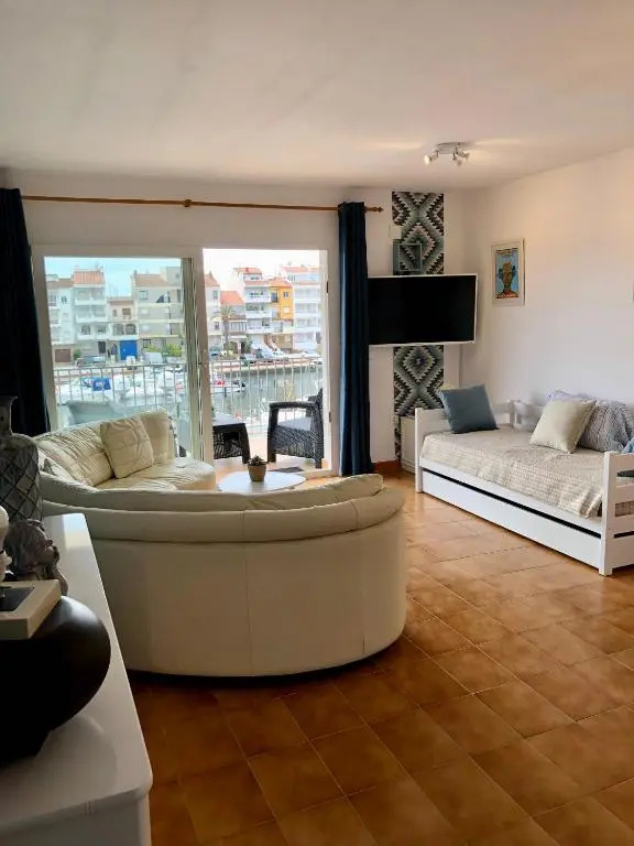 Appartement 80 m2,Port Rhodes D-2 chambres, terrasse panoramique, vue sur le canal principal d’Empuriabrava