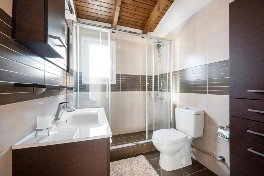 Top floor modern studio in central Koropi