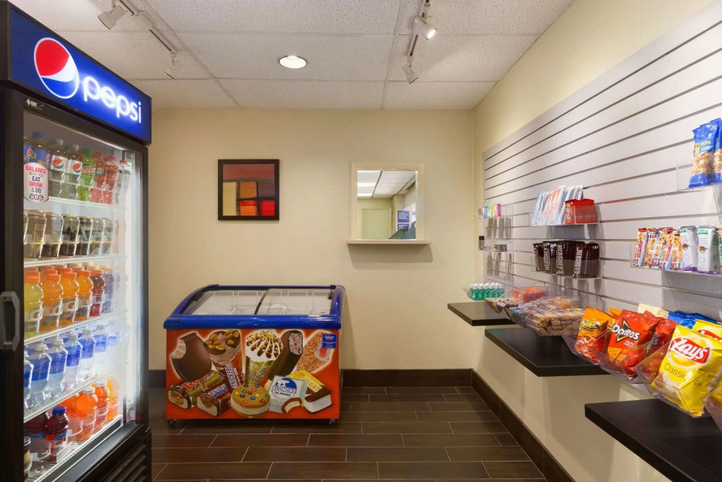 Park Inn By Radisson Sharon