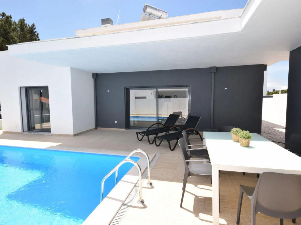 Sunny Villa Near Óbidos w Beaches
