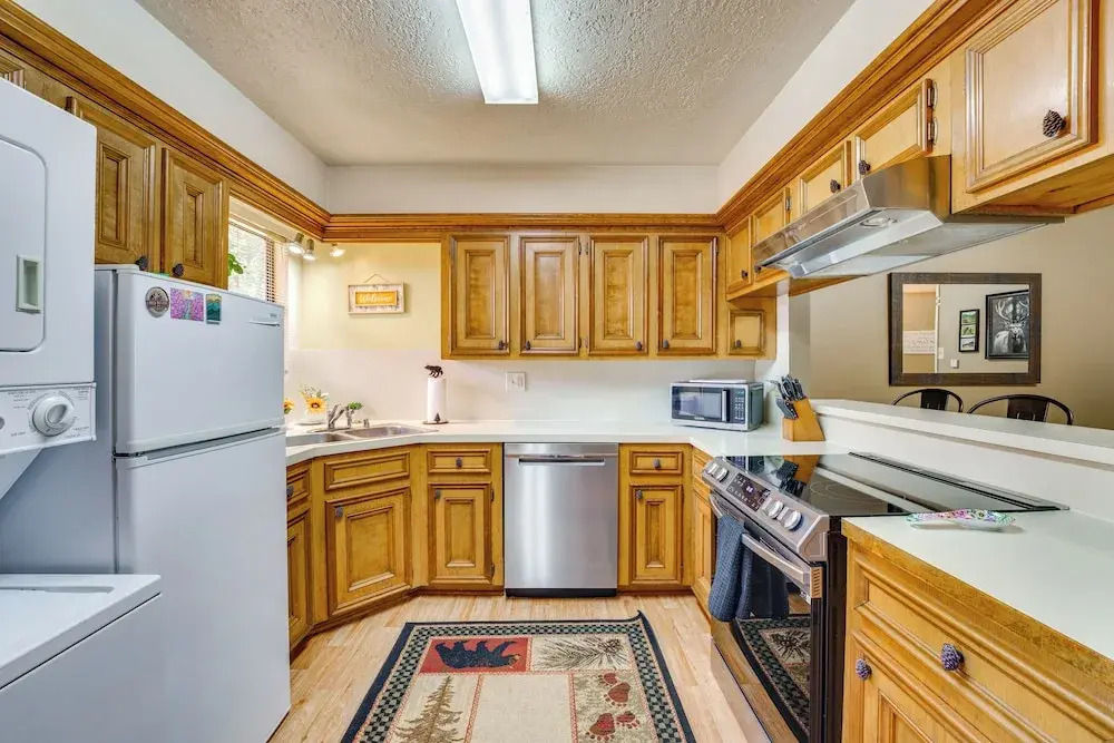 Hike, Bike & Ski: Red River Condo w/ Spa Access