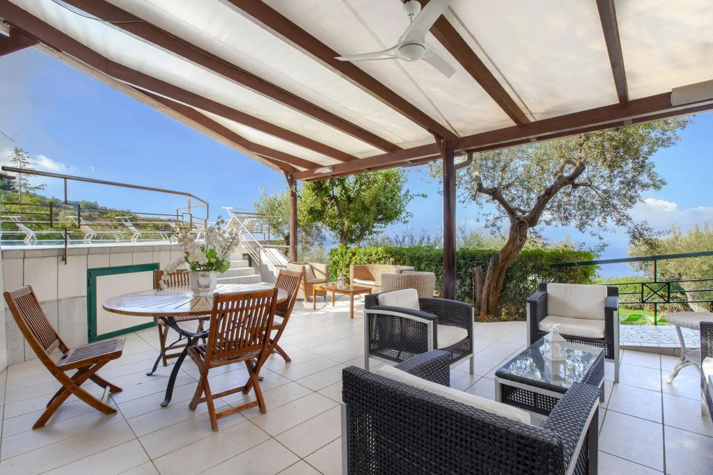 Luxury villa with marvellous terrace overlooking the sea-VILLA LILIANA