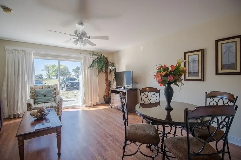 Oak Shores 66