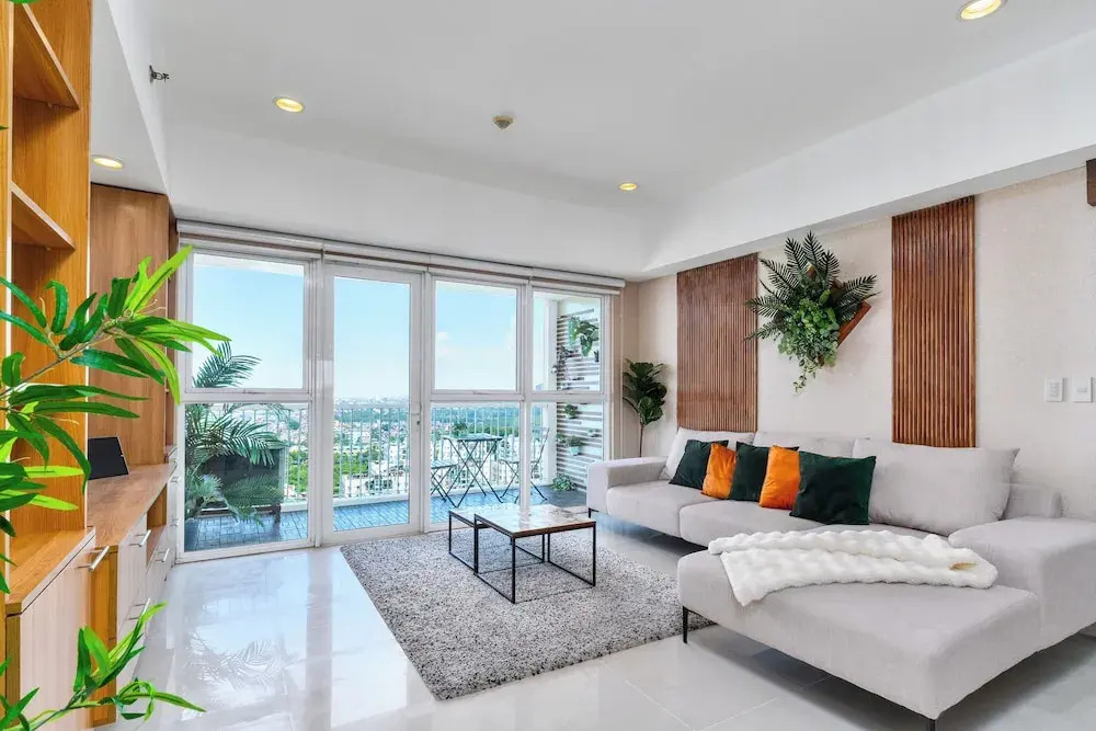 Luxe Suite With 180 Stunning City Views