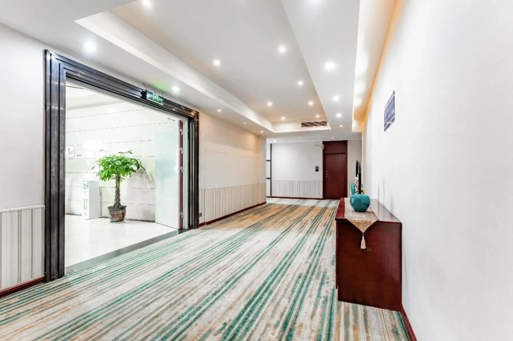 Haiyue Business Hotel ( Xiangyang New Wuzhong Wuyue Plaza Branch)