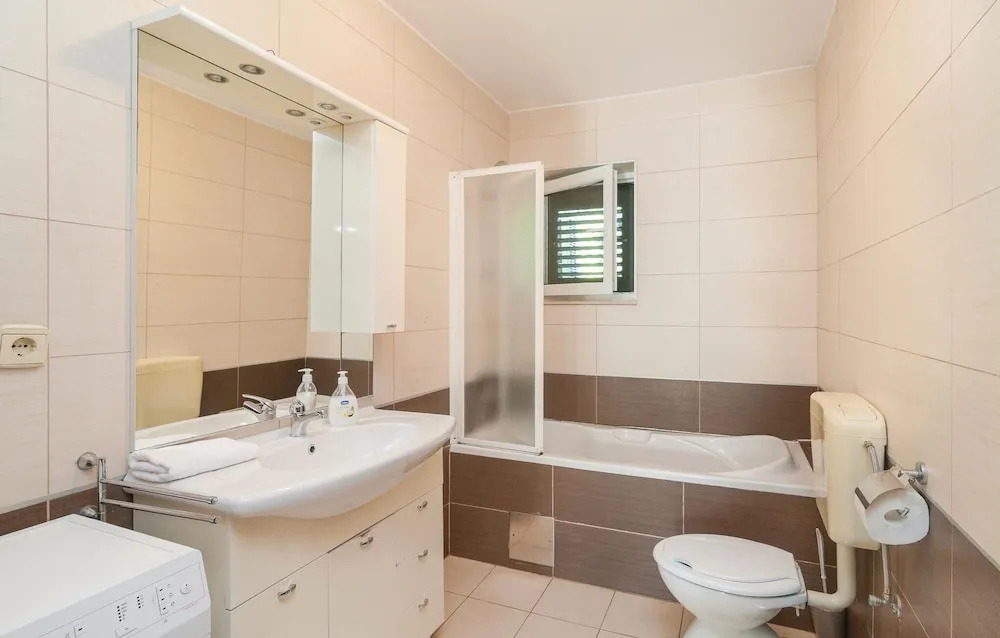 Amazing Home In Supetar