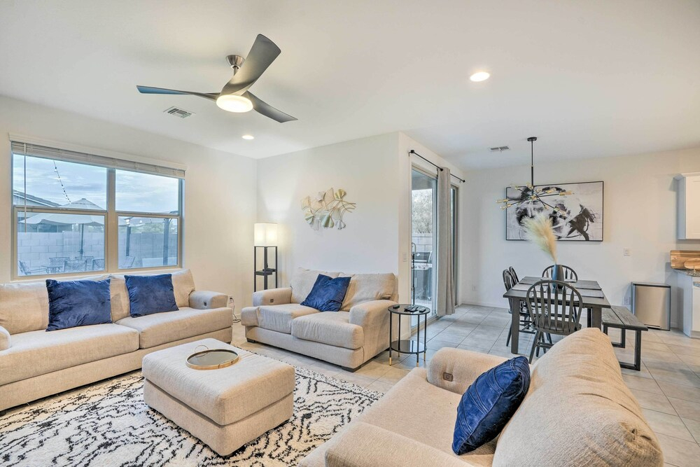 New-build Glendale Home w/ Hot Tub + Putting Green