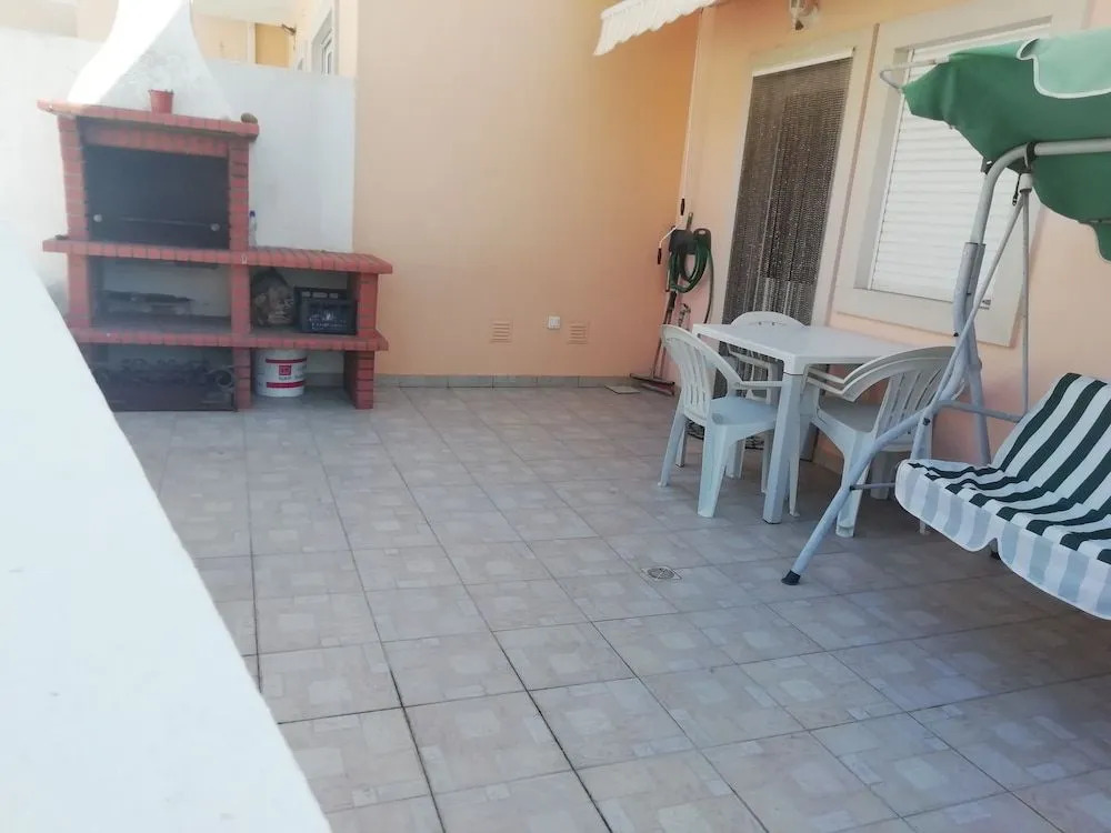 Salmon Villa near São Martinho do Porto