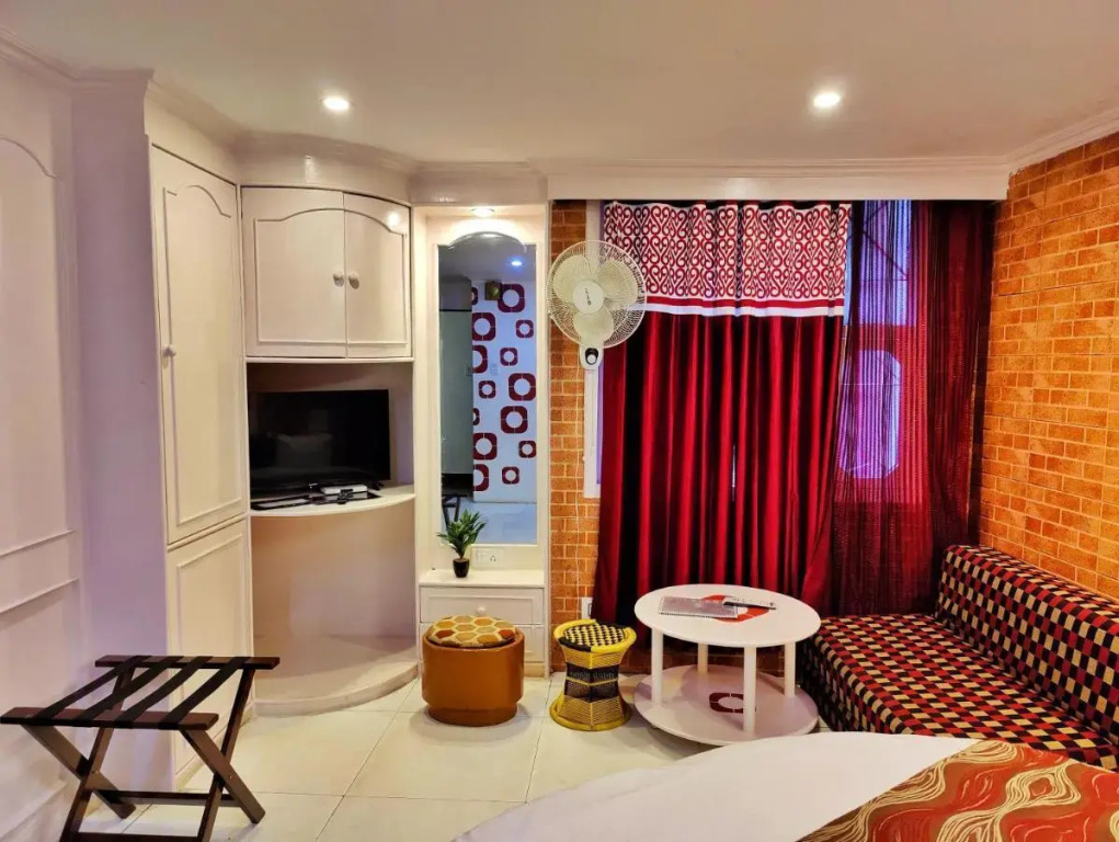 Hotel Auckland - Near Mall Road