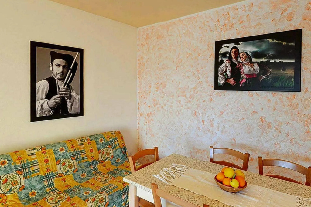 Apartment in Cannegione with communal terrace